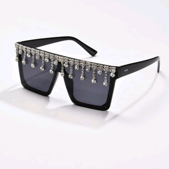 Let's Partaaay Sunglasses 😎 ✨️ - Picture 3 of 9